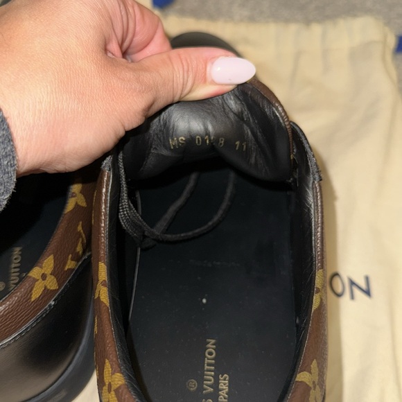 MENS AUTHENTIC LOUIS VUITTON MONOGRAM SNEAKERS- size 11 - Picture 6 of 8